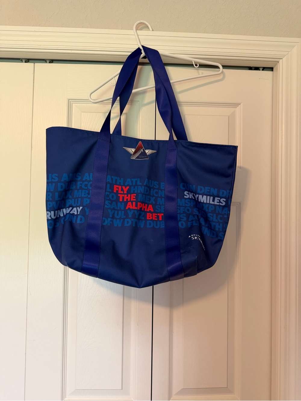 Delta Airlines / Skymiles Royal Blue SkyMiles Tote with Red Accent